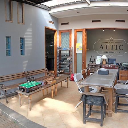 The Attic Bed & Breakfast Bandung Buitenkant foto