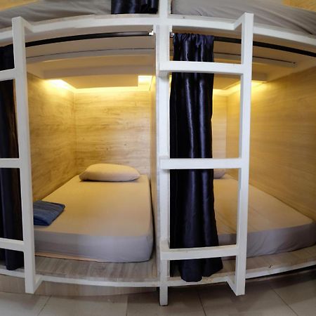The Attic Bed & Breakfast Bandung Buitenkant foto