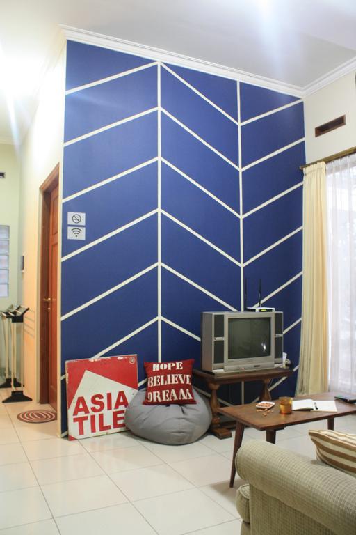 The Attic Bed & Breakfast Bandung Buitenkant foto