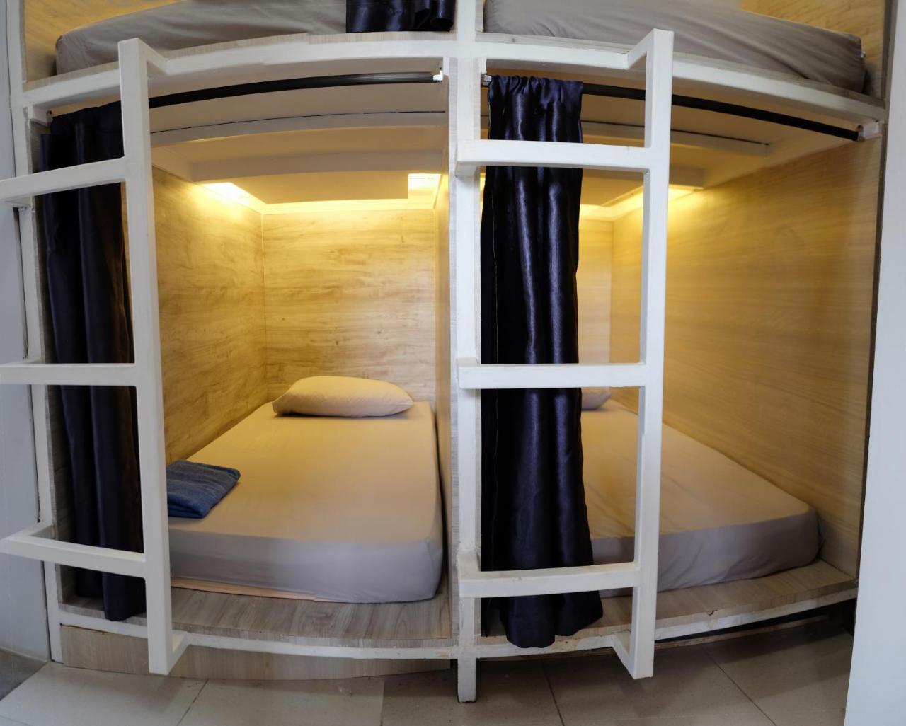 The Attic Bed & Breakfast Bandung Buitenkant foto