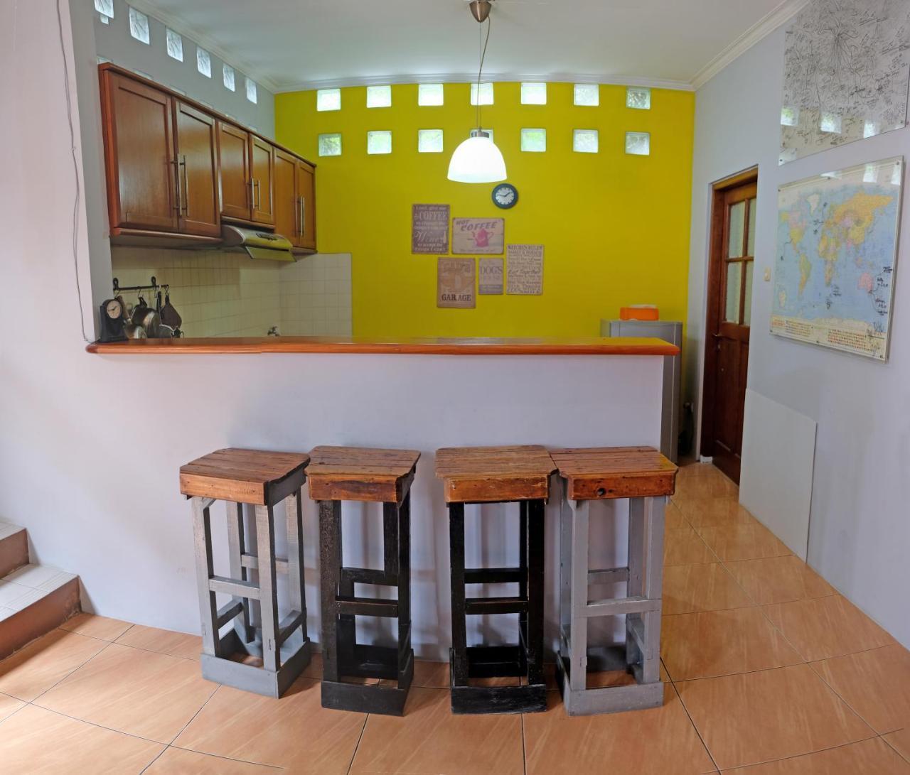 The Attic Bed & Breakfast Bandung Buitenkant foto